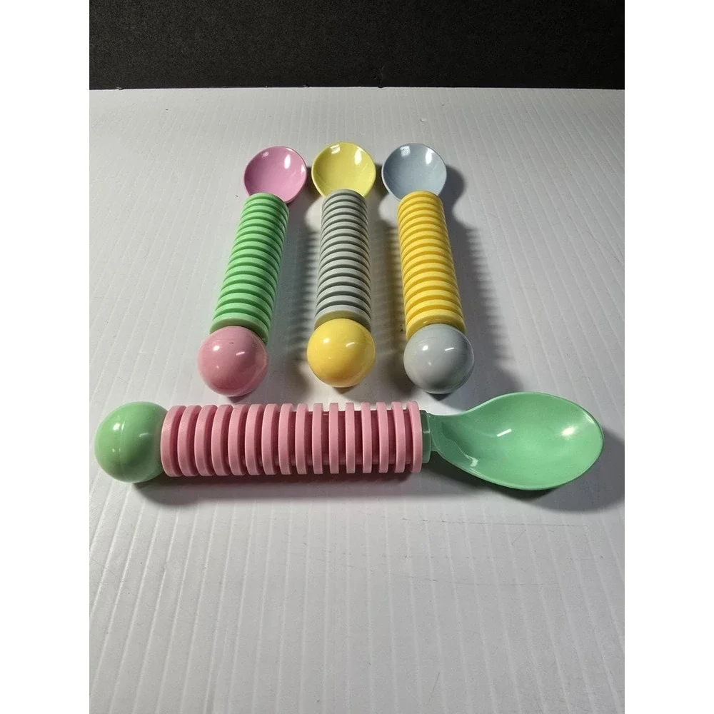 Vintage Icream Spoons And Matching Scooper 1980's Colors, Plastic, Well-Made‎